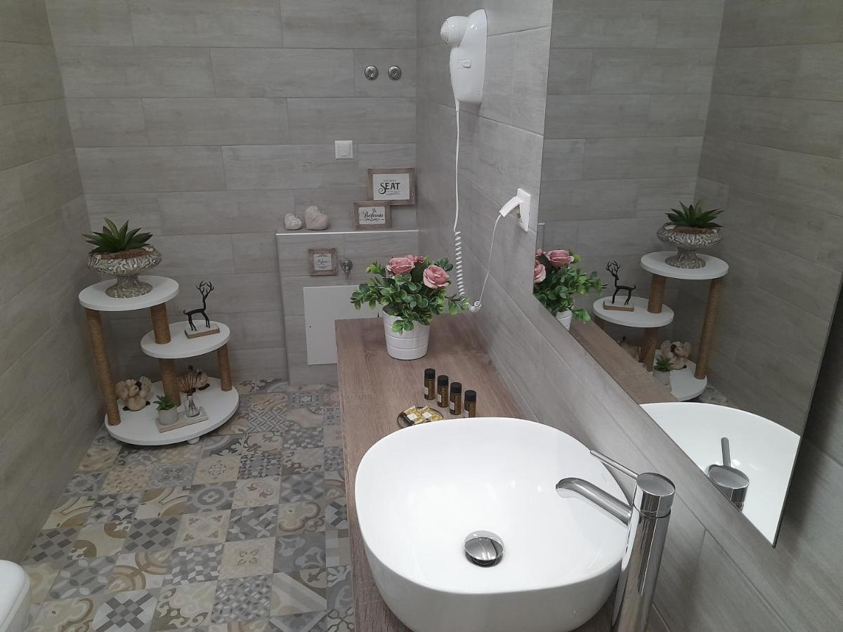 Alisachni Apartment Kini Ngoại thất bức ảnh